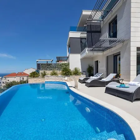 Вілла Lux Afrodita - Three Bedoom With Outdoor Pool Макарська